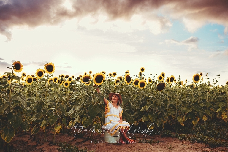 Raimondi Sunflower Session Tara Merkler Photography -69_WEB.jpg